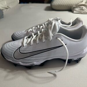 Nike White and Black Men’s Athletic Cleats with Swoosh